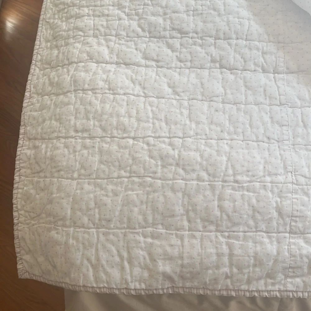 Pink and White Ruffled Quilt - Picture 3 of 7